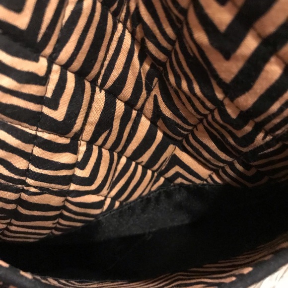 “Vera Bradley” Nice Size Purse - Picture 5 of 7